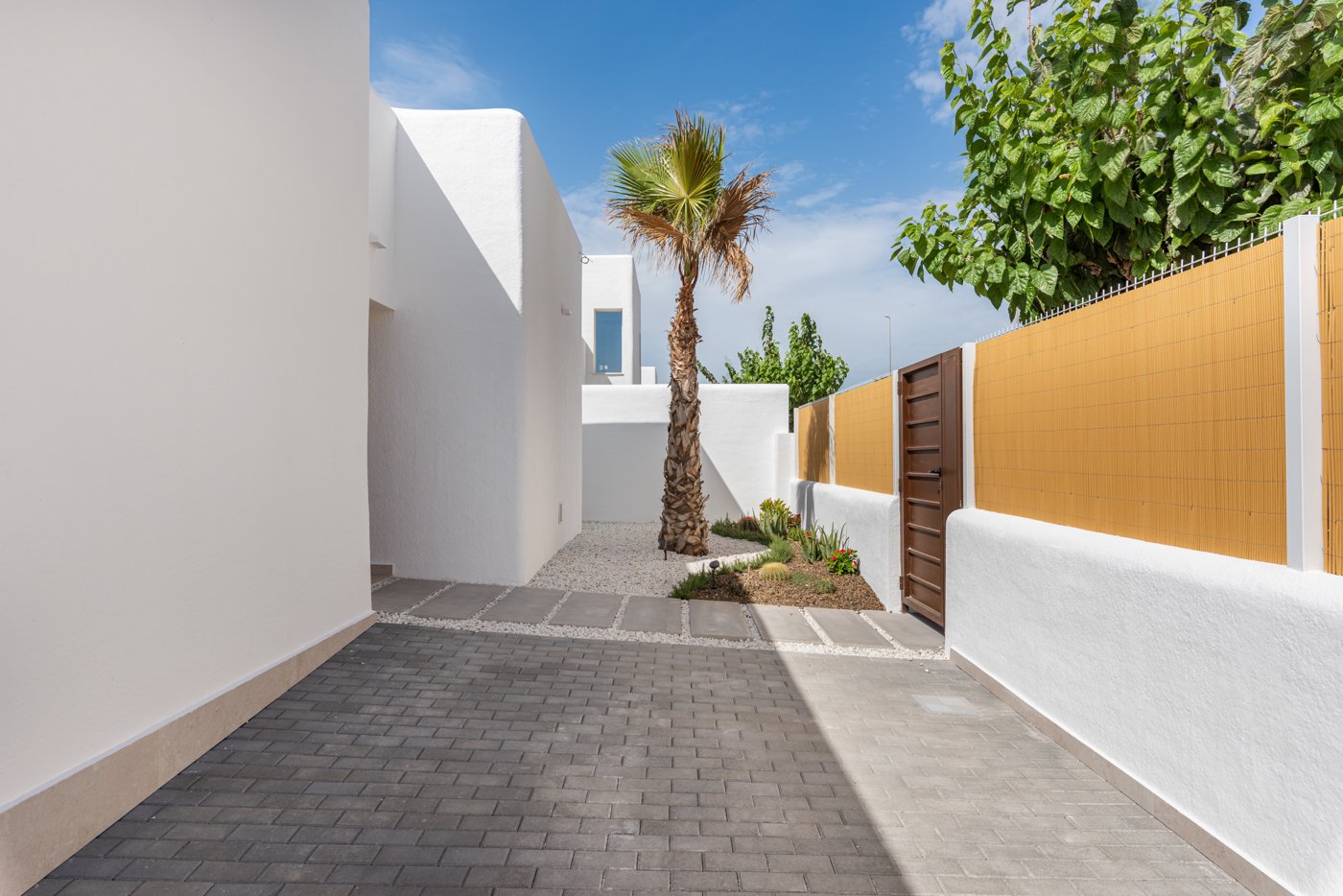  In der charmanten Stadt Los Alcázares gelegen, bietet dieser Komplex von 6 unabhängigen Immobilien einen exklusiven Lebensstil in einer privilegierte