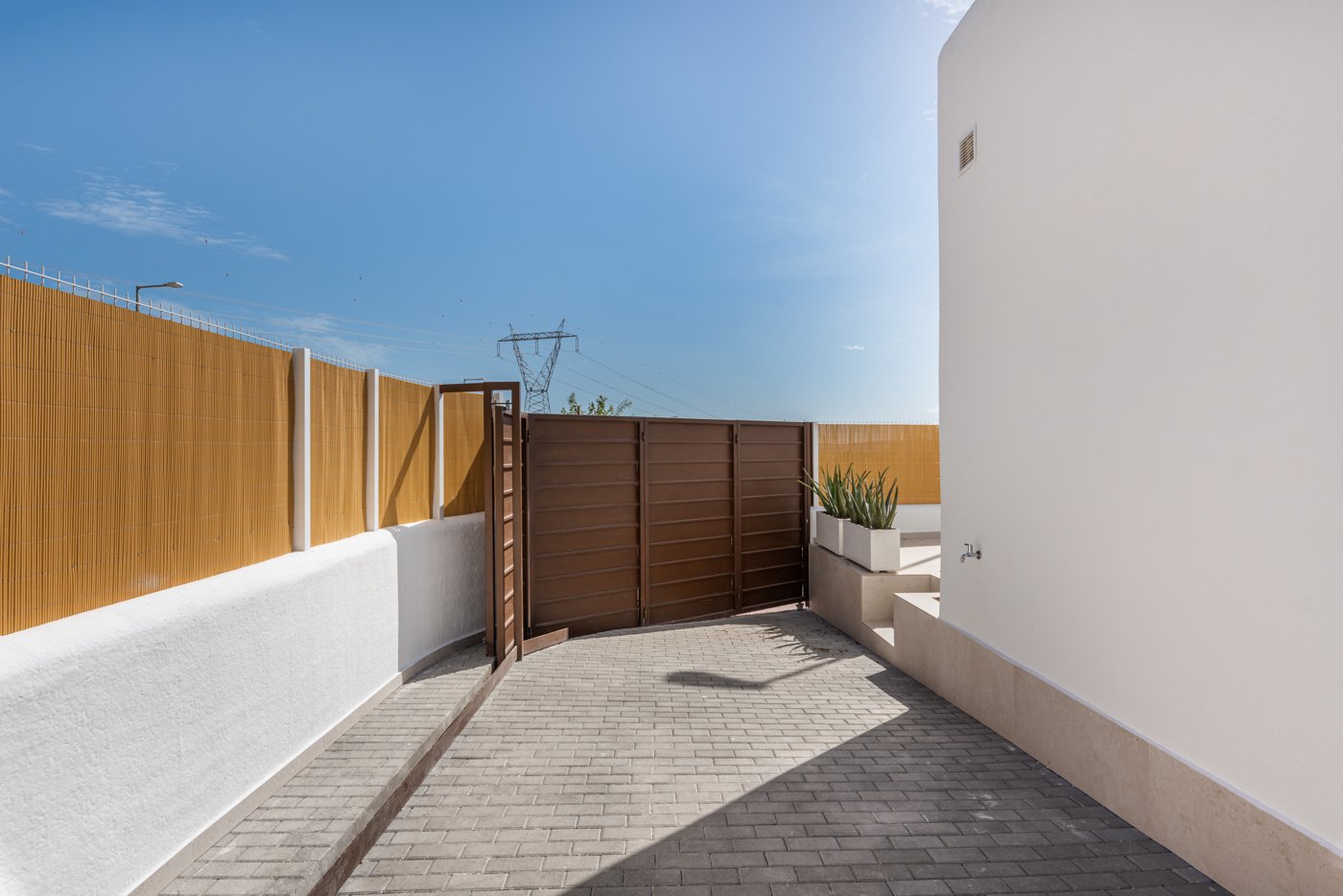  In der charmanten Stadt Los Alcázares gelegen, bietet dieser Komplex von 6 unabhängigen Immobilien einen exklusiven Lebensstil in einer privilegierte