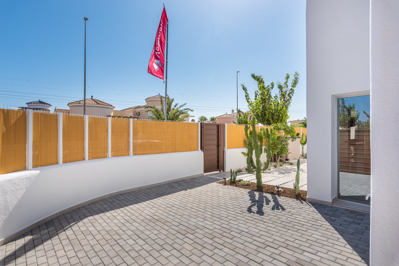  In der charmanten Stadt Los Alcázares gelegen, bietet dieser Komplex von 6 unabhängigen Immobilien einen exklusiven Lebensstil in einer privilegierte