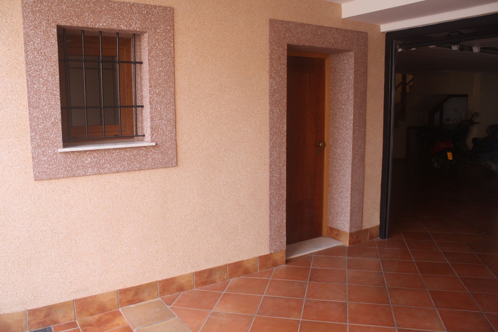  In der charmanten Stadt Torrevieja gelegen, bietet dieses Reihenhaus eine einzigartige Gelegenheit, das Leben an der Costa Blanca zu genießen. Mit nu