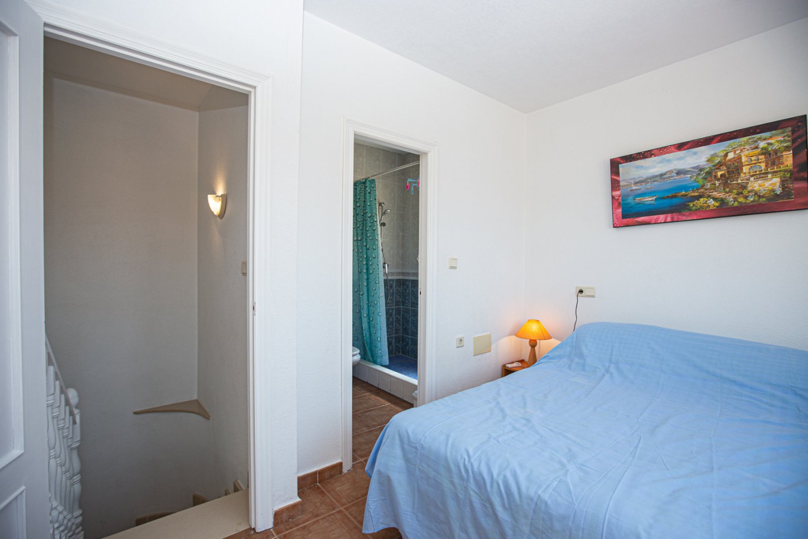  Hallo! Erlauben Sie mir, Ihnen dieses charmante Haus im Zentrum von La Zenia vorzustellen, das sowohl für Familien als auch für Vermietungen ideal is