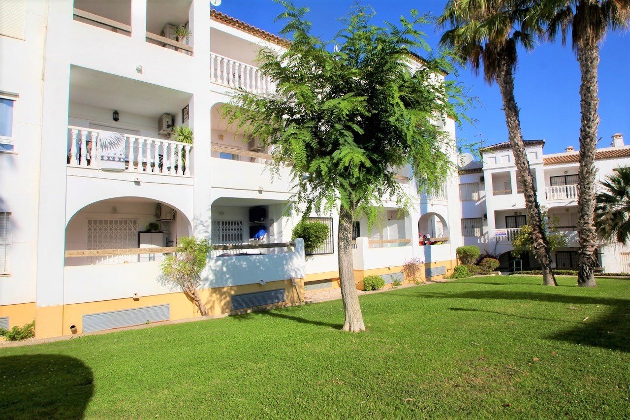   East facing apartment with lovely views over the communal green zone and pool. &amp;#13;&amp;#13;
The apartment distributes over an open p