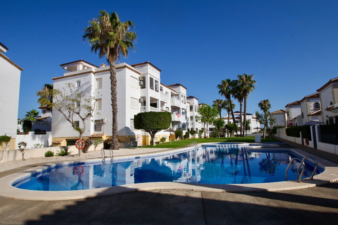   East facing apartment with lovely views over the communal green zone and pool. &amp;#13;&amp;#13;
The apartment distributes over an open p