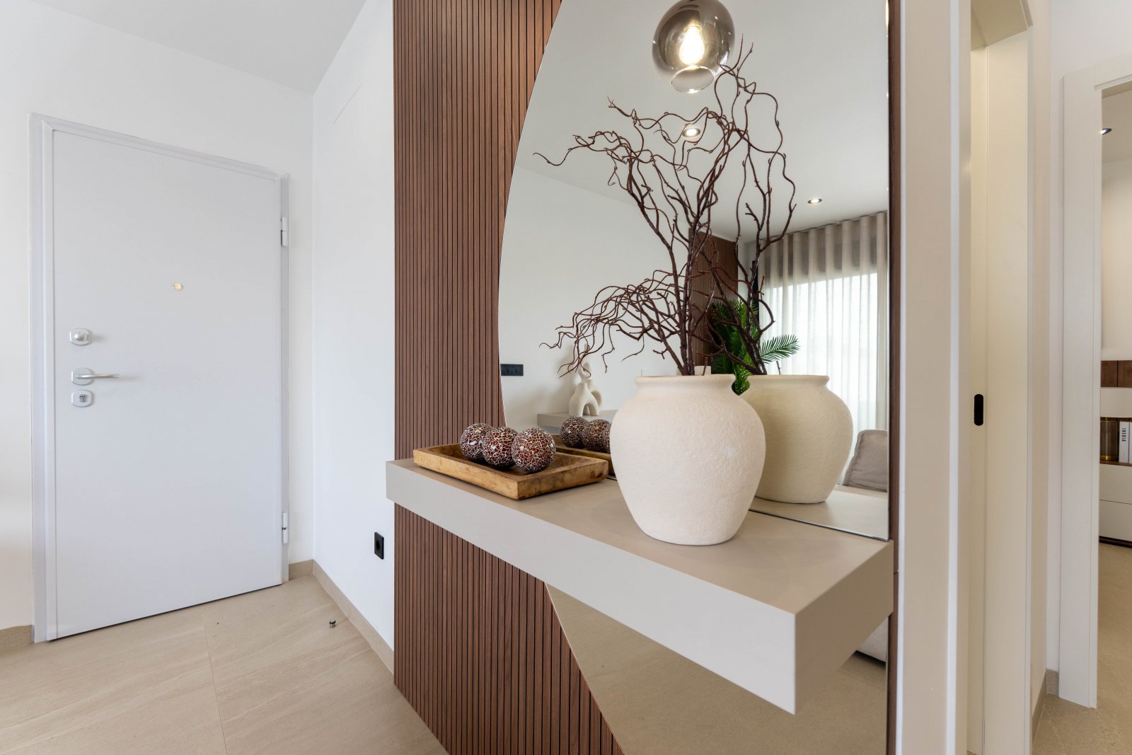  In der charmanten Stadt San Pedro del Pinatar gelegen, bietet diese Wohnanlage eine exklusive Sammlung von 6 unabhängigen Häusern. Diese Immobilien s