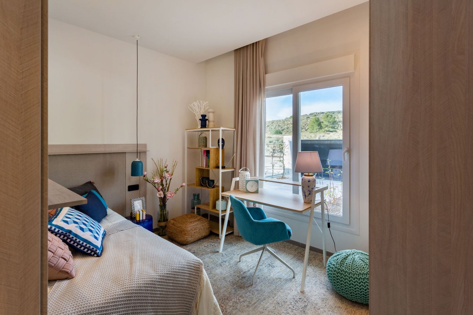  In der prestigeträchtigen Umgebung von La Finca Golf gelegen, bietet dieses Wohnensemble eine exklusive Auswahl von 10 Immobilien, darunter Apartment