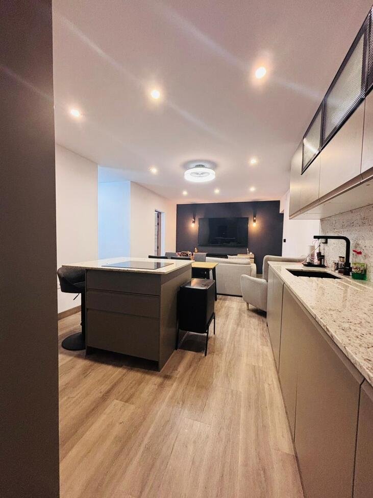   Located in the heart of the vibrant town of San Miguel de Salinas in the beautiful Alicante Province, this fully renovated four-bedroom townhouse of
