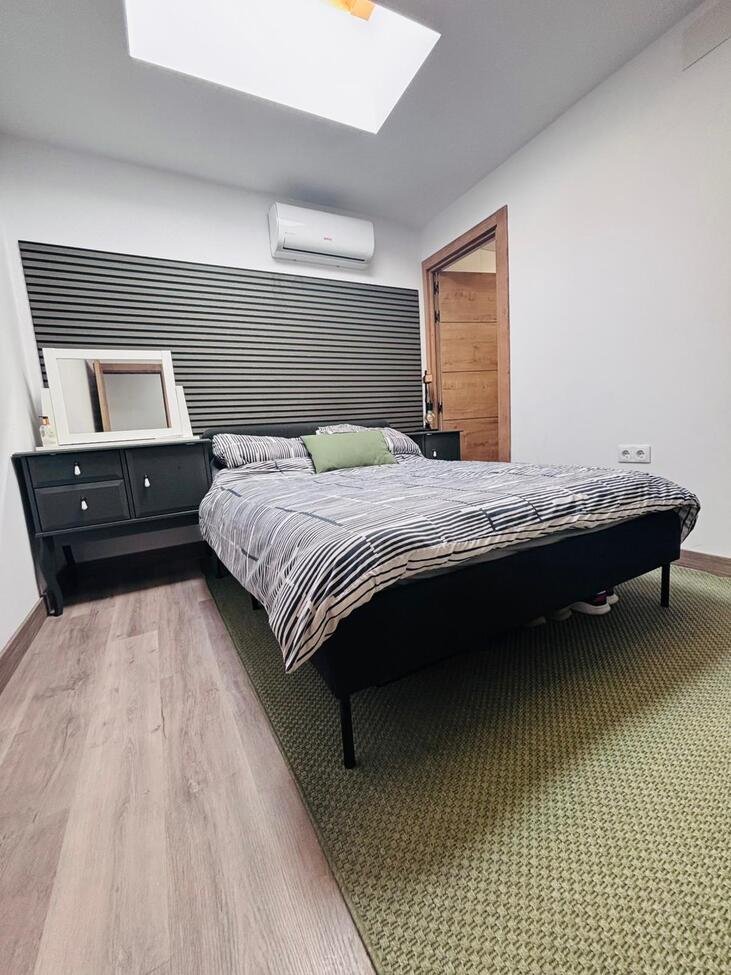   Located in the heart of the vibrant town of San Miguel de Salinas in the beautiful Alicante Province, this fully renovated four-bedroom townhouse of