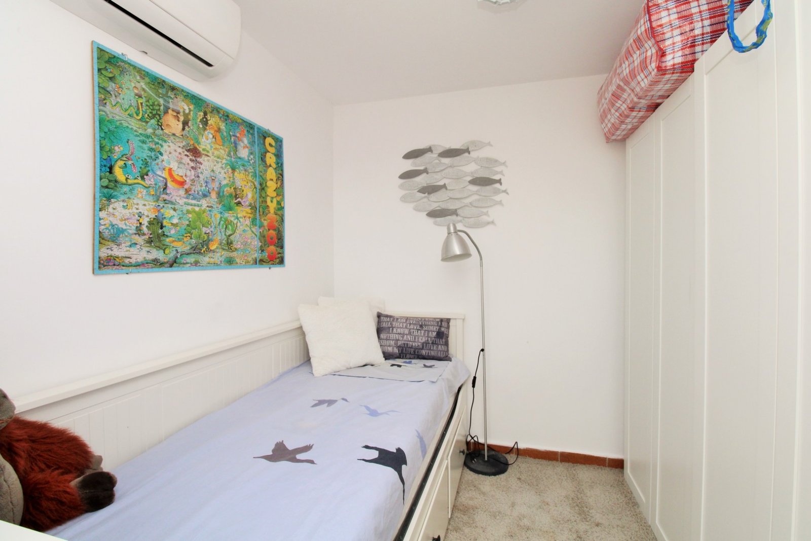  Diese wunderschöne Zodiaco-Quad-Villa befindet sich in der begehrten Wohnanlage Zodiaco V in Villamartin und wurde vollständig und hochwertig renovie
