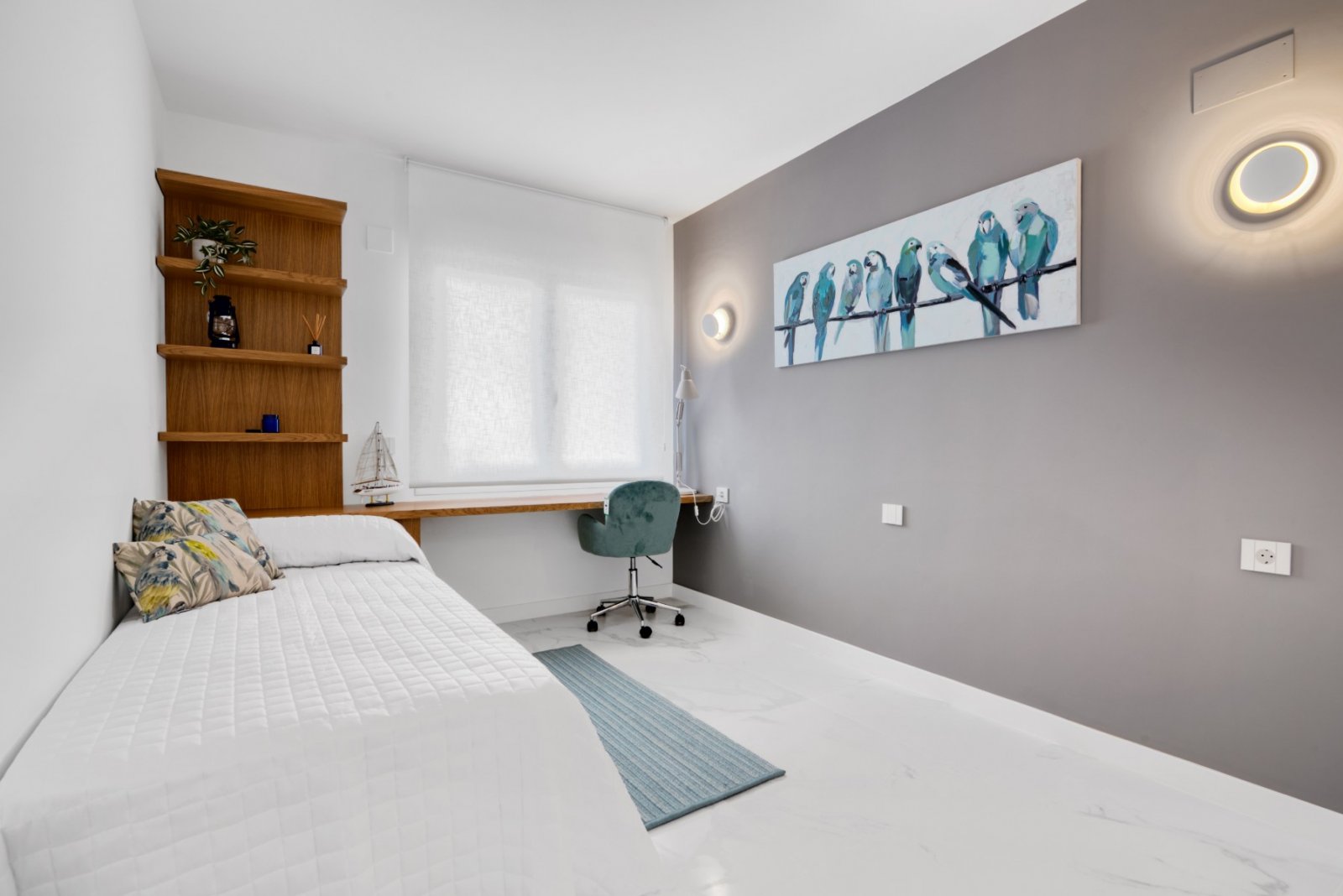   Experience luxury living with exclusive views of the sea and beach in Punta Prima, Torrevieja. This development offers 2- and 3-bedroom apartments, 