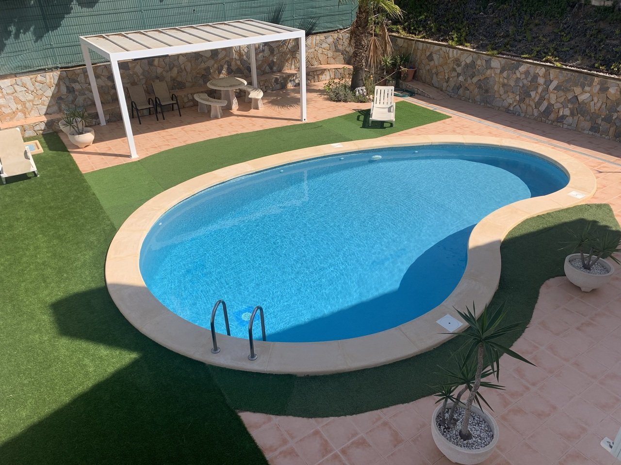   Price reduced to 849,900 Amazing Independent Villa with Golf Course Views in Villamartin**Discover this stunning 4-bedroom, Spanish-style villa, nes