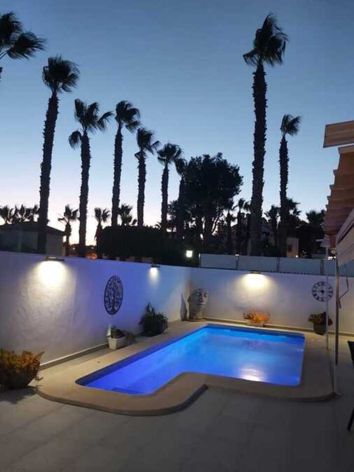 Luxury Detached Villa located in Villamartin.Discover the perfect blend of luxury and comfort in this stunning detached villa located in a well-esta