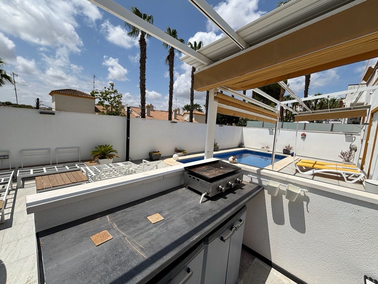 Luxury Detached Villa located in Villamartin.Discover the perfect blend of luxury and comfort in this stunning detached villa located in a well-esta