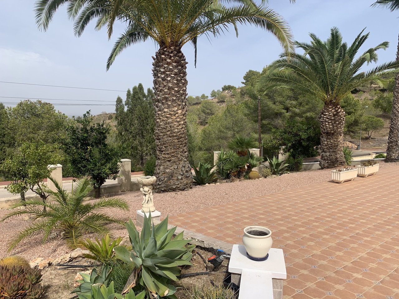  In der exklusiven Wohnanlage Lomas de La Juliana in Algorfa gelegen, bietet diese beeindruckende freistehende Villa 216 m² wunderschön gestaltete Woh