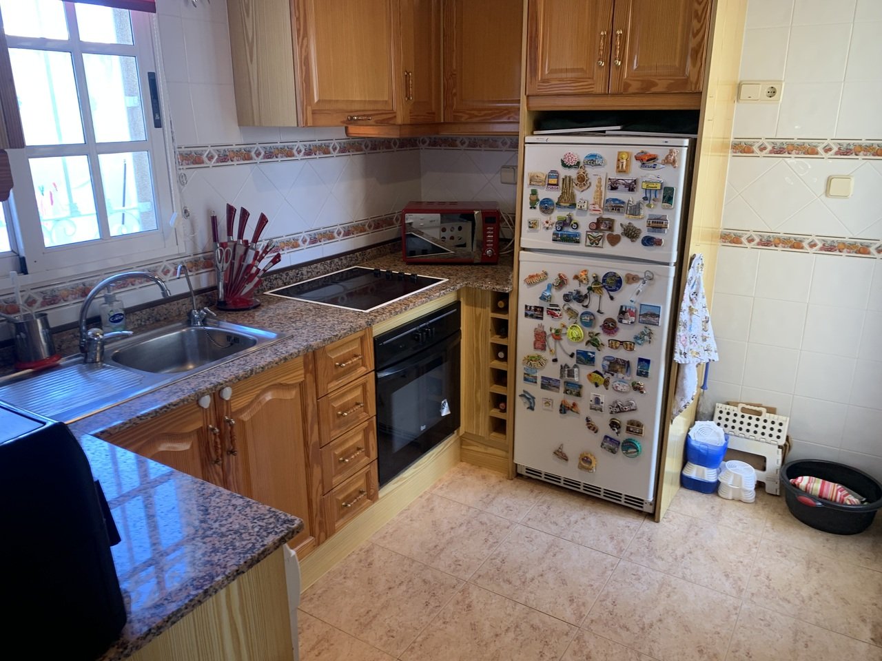   Fantastic opportunity with this 3 Bed, 2 Bath Detached Villa in Villamartin.Discover the charm of this spacious and versatile 3-bedroom, 2-bathroom 