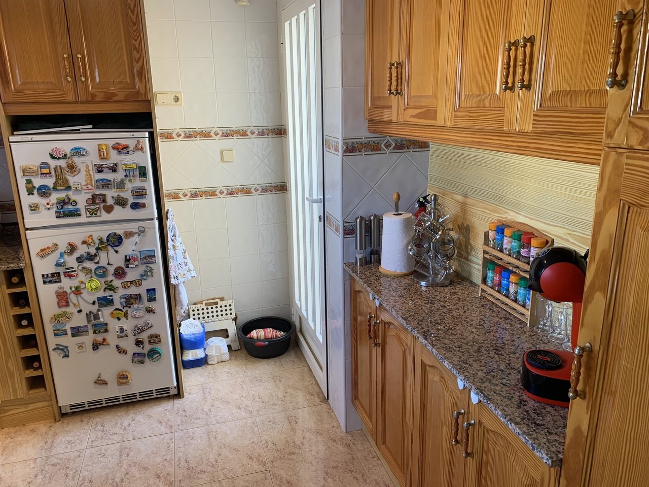   Fantastic opportunity with this 3 Bed, 2 Bath Detached Villa in Villamartin.Discover the charm of this spacious and versatile 3-bedroom, 2-bathroom 