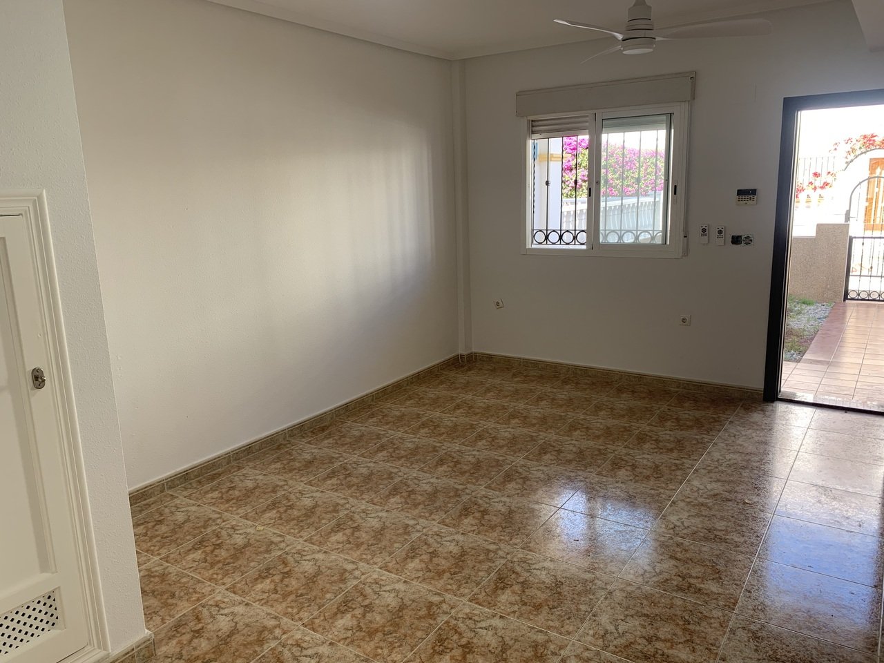 Stunning 2 Bedroom Townhouse in La Cinuelica R15, Punta PrimaDiscover the charm of this stunning 2 bedroom townhouse located in the desirable La Cin