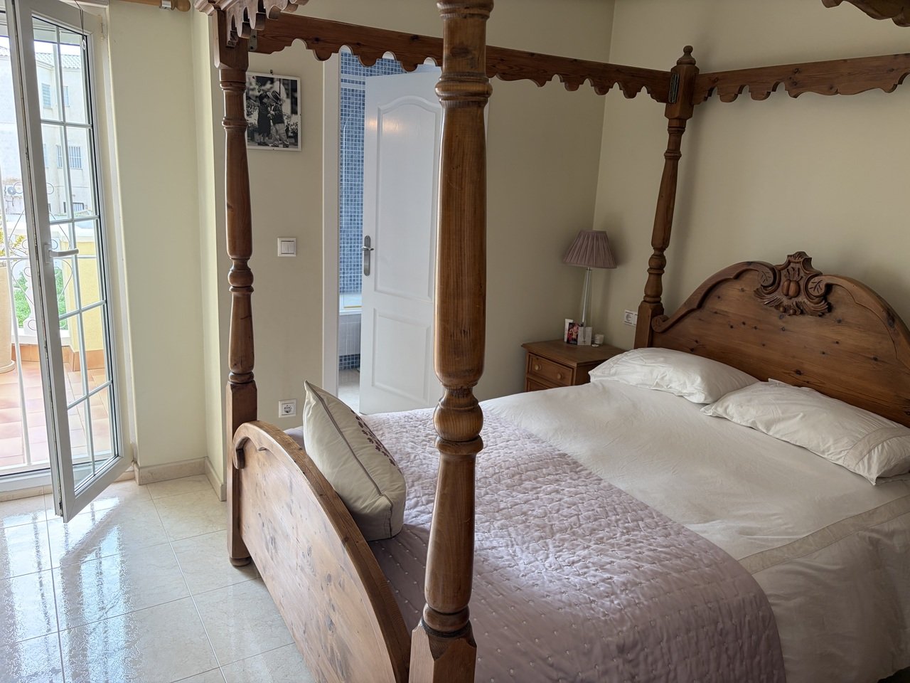   Outstanding 3 Bed, 3 Bath South facing Townhouse with large converted basement offering an additional room with En Suite bathroom. This is a fantast