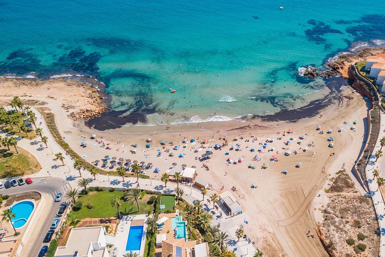  Sehr gepflegte Villa zum Verkauf in Playa Flamenca,&amp;amp;nbsp;gelegen in einer ruhigen Wohnstraße, nur wenige Gehminuten von den örtlichen Annehml