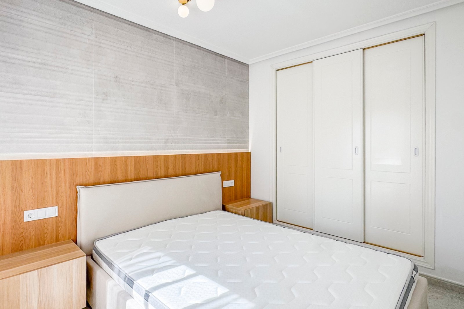  Erdgeschosswohnung in erhöhter Lage in Lomas de Campoamor, einem Wohngebiet in der Nähe von Golfplätzen und Dienstleistungen. Die Wohnung ist nach Sü