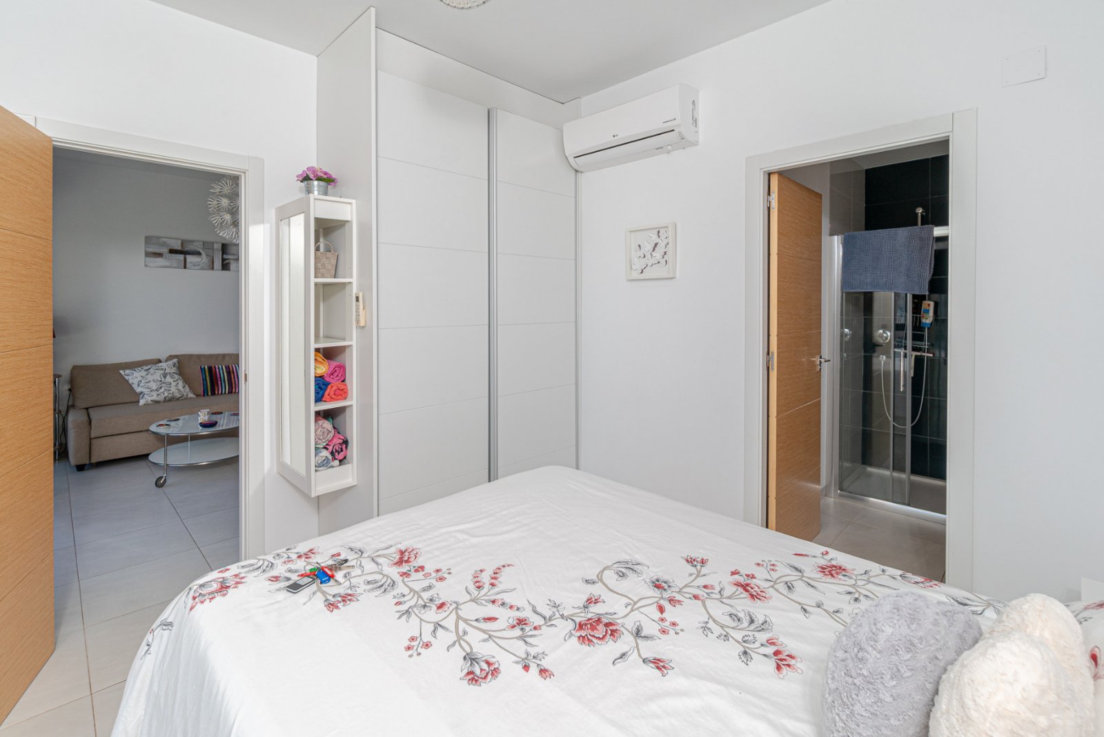  Einfach makellose Wohnung zum Verkauf im ersten Stock, gelegen in der prestigeträchtigen Anlage Sabrina in der Nähe des Einkaufszentrums Zenia Boulev