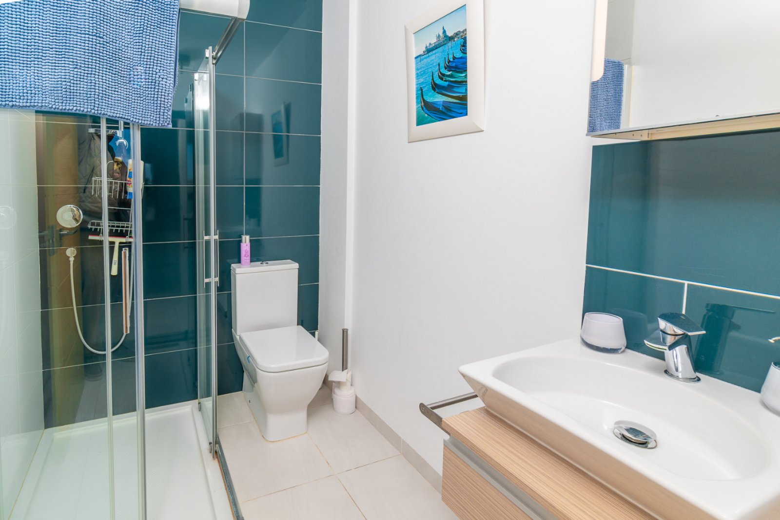  Einfach makellose Wohnung zum Verkauf im ersten Stock, gelegen in der prestigeträchtigen Anlage Sabrina in der Nähe des Einkaufszentrums Zenia Boulev