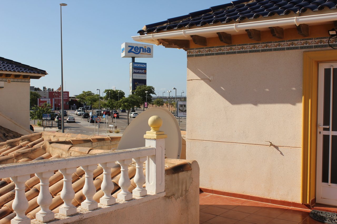   Fabulous renovated 5 bedroom villa with private pool, perfectly situated in the vibrant area of La Zenia. Offering a seamless blend of modern comfor