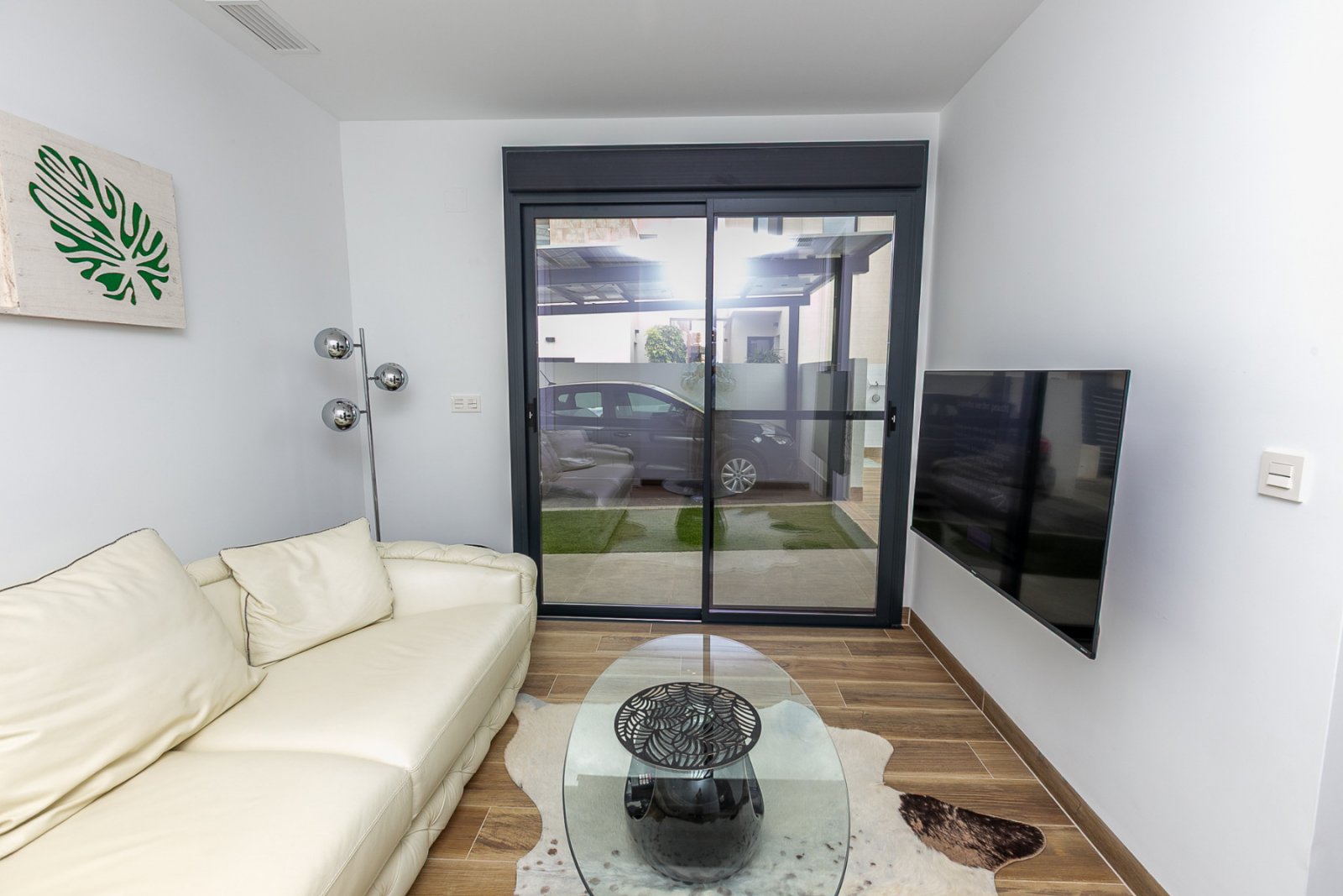  Wir präsentieren Ihnen diese exklusive freistehende Villa in La Herrada, Los Montesinos, eine der gefragtesten Wohngegenden der Costa Blanca aufgrund