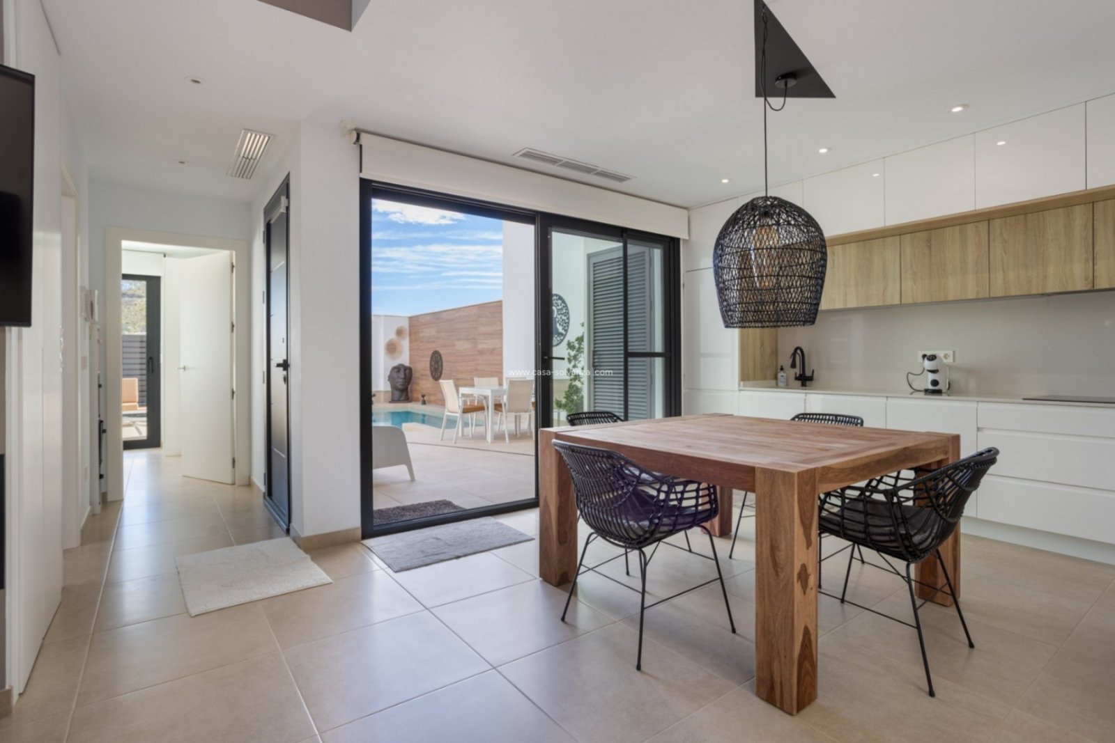   &amp;#13;&amp;#13;
Located in charming and highly popular Benijófar is this stylish and perfectly maintained townhouse from 2018. A contem