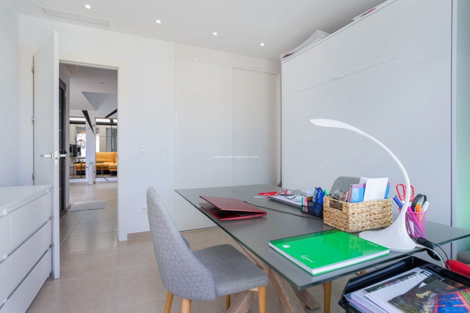   &amp;#13;&amp;#13;
Located in charming and highly popular Benijófar is this stylish and perfectly maintained townhouse from 2018. A contem