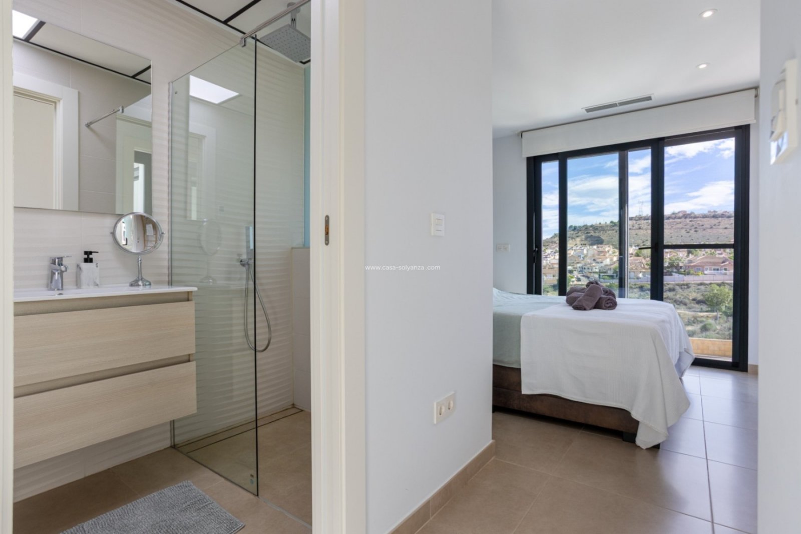   &amp;#13;&amp;#13;
Located in charming and highly popular Benijófar is this stylish and perfectly maintained townhouse from 2018. A contem