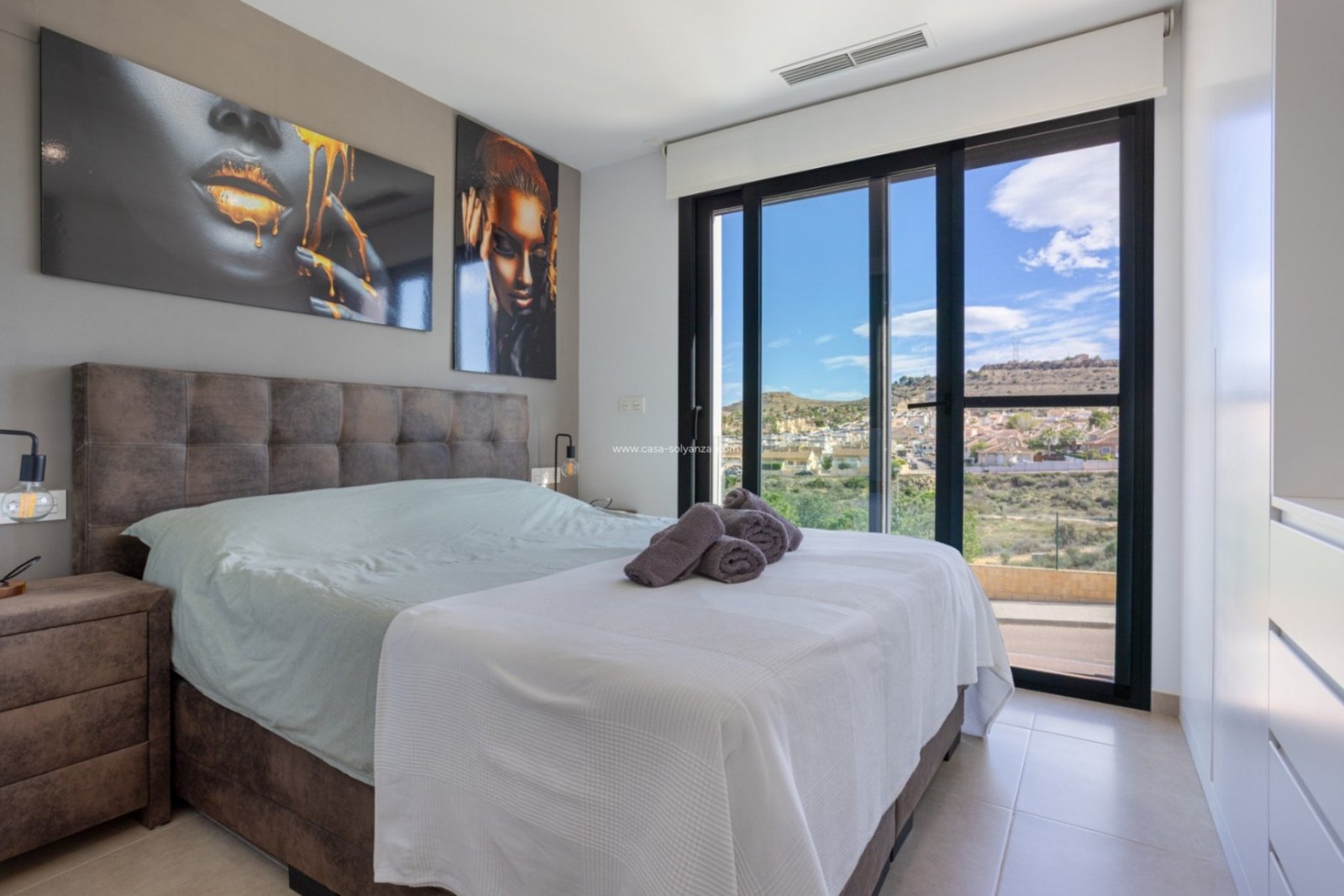   &amp;#13;&amp;#13;
Located in charming and highly popular Benijófar is this stylish and perfectly maintained townhouse from 2018. A contem
