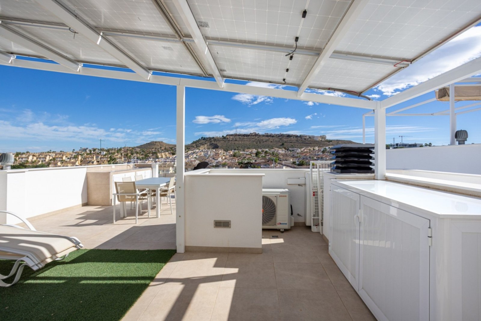  &amp;#13;&amp;#13;
Located in charming and highly popular Benijófar is this stylish and perfectly maintained townhouse from 2018. A contem