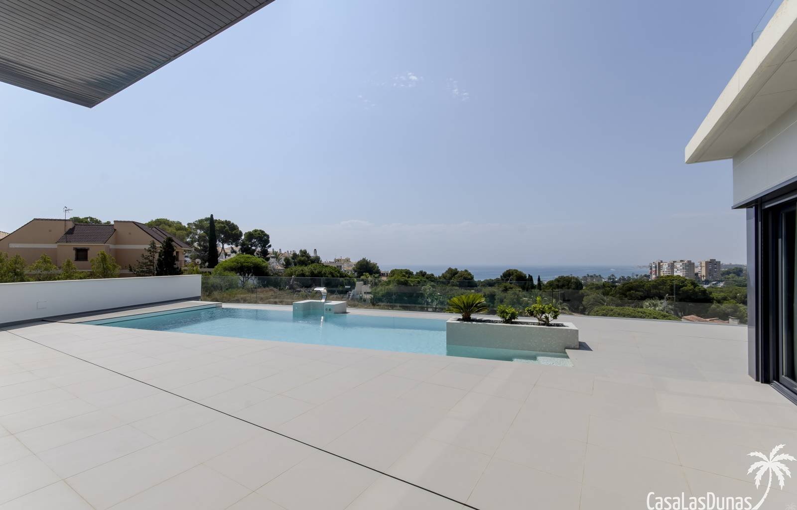  Eine Traumvilla in Traumlage! So viel Platz drinnen und draußen wird Sie überraschen. In diesem exklusiven Wohnprojekt mit großen, strandnahen Grunds
