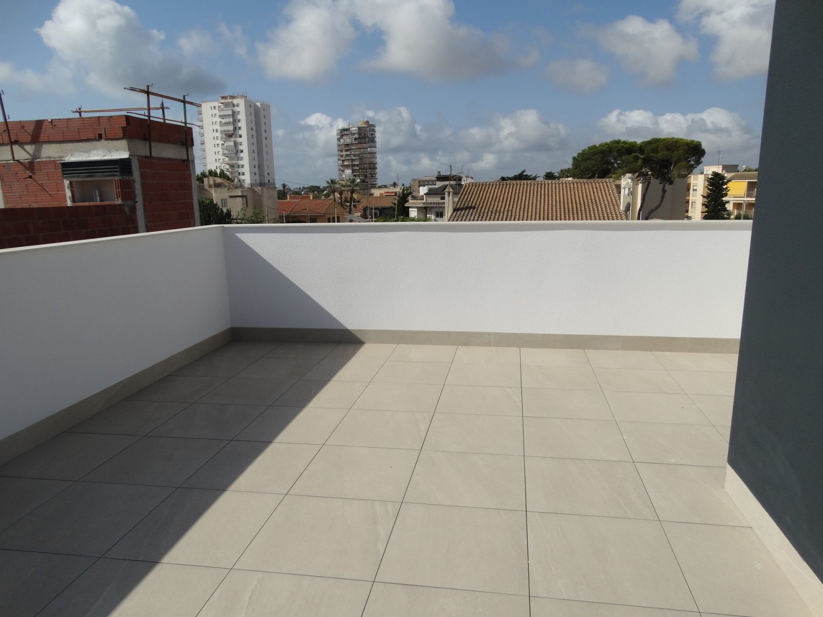  In der charmanten Stadt San Javier gelegen, bietet diese Wohnanlage eine exklusive Auswahl von 9 Reihenhäusern. Diese Häuser sind für diejenigen konz