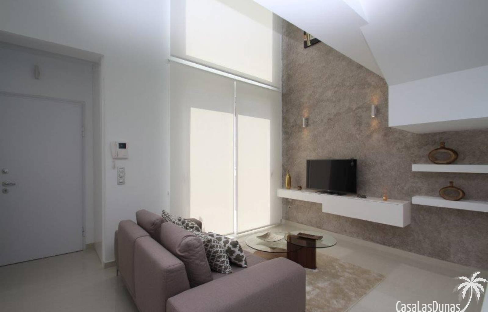 Diese Residenz, bestehend aus 16 freistehenden Villen, wird derzeit nur 3 Gehminuten von den ausgezeichneten Sandstränden von Mar Menor entfernt geba