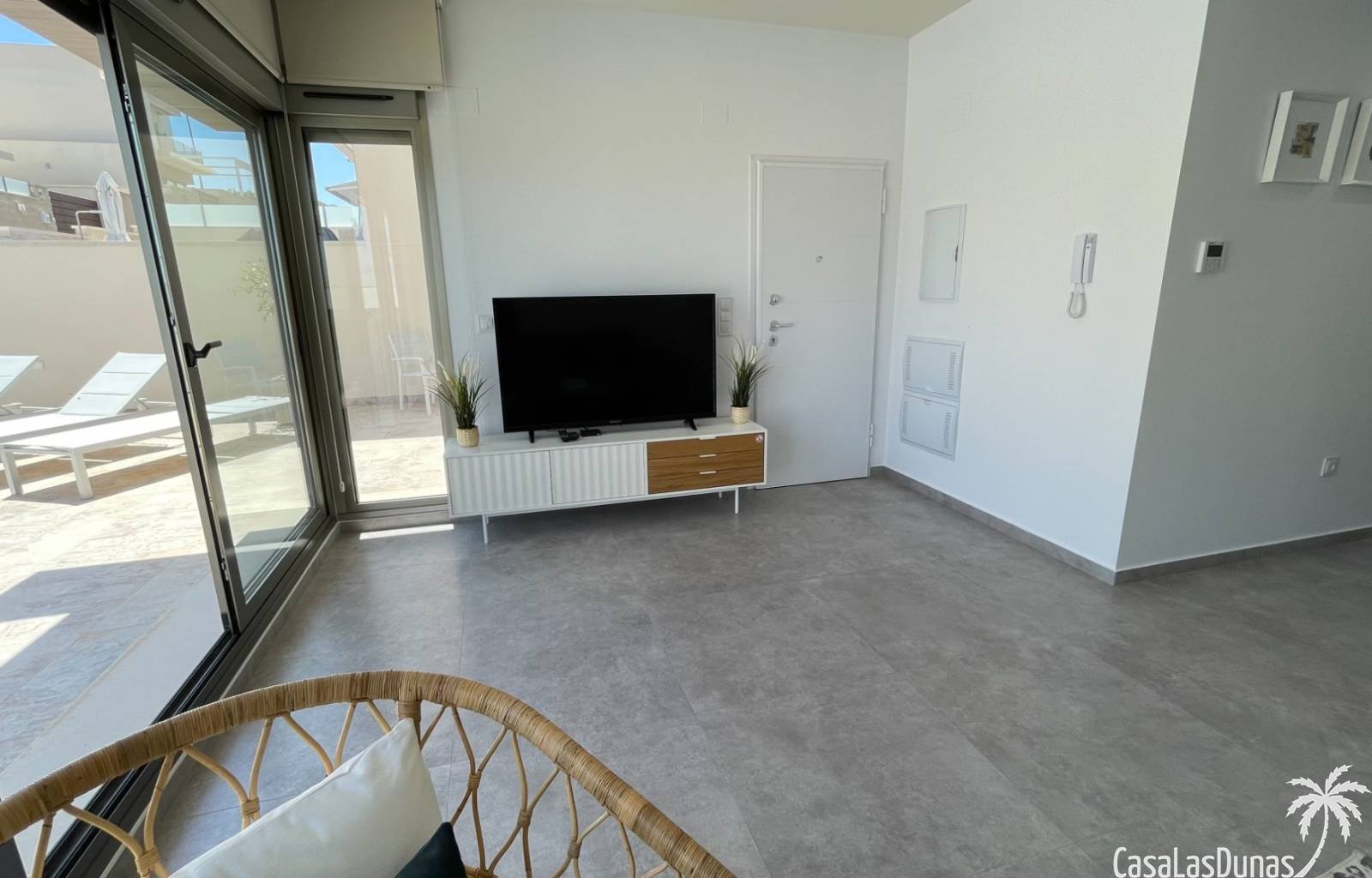  Diese elegante Villa mit 3 Schlafzimmern und 3 Bädern bietet Komfort, Privatsphäre und eine hochwertige Ausstattung. Ein Schlafzimmer und ein Badezim