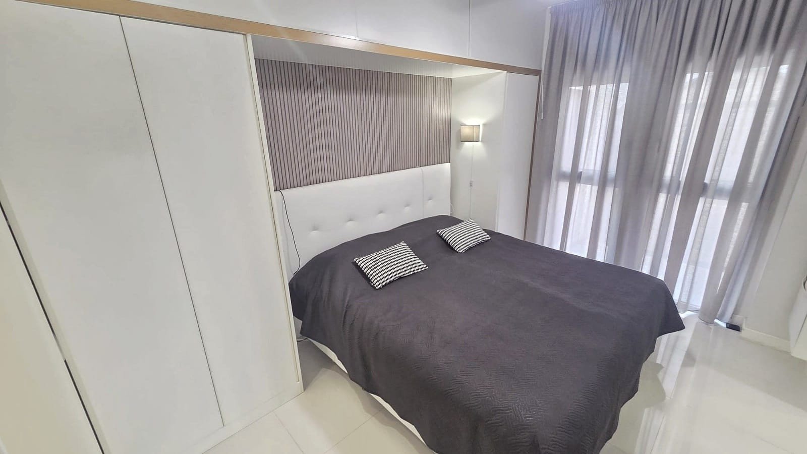  Entdecken Sie diese außergewöhnliche Erdgeschosswohnung mit 3 Schlafzimmern und 2 Bädern in der begehrten Gegend von Villamartín – Los Dolses an der 
