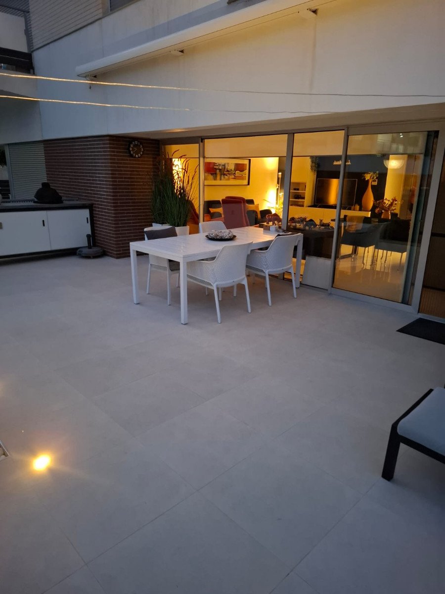  Entdecken Sie diese außergewöhnliche Erdgeschosswohnung mit 3 Schlafzimmern und 2 Bädern in der begehrten Gegend von Villamartín – Los Dolses an der 
