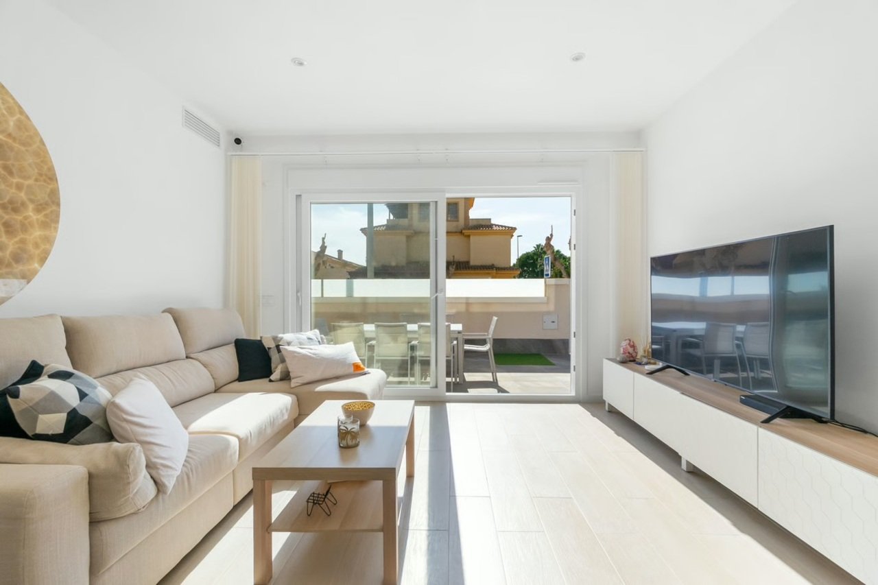 Elegant 3 Bed, 2 Bath Villa with Pool and Smart Home Technology for SaleDiscover this unique and sophisticated villa situated on a generous South We