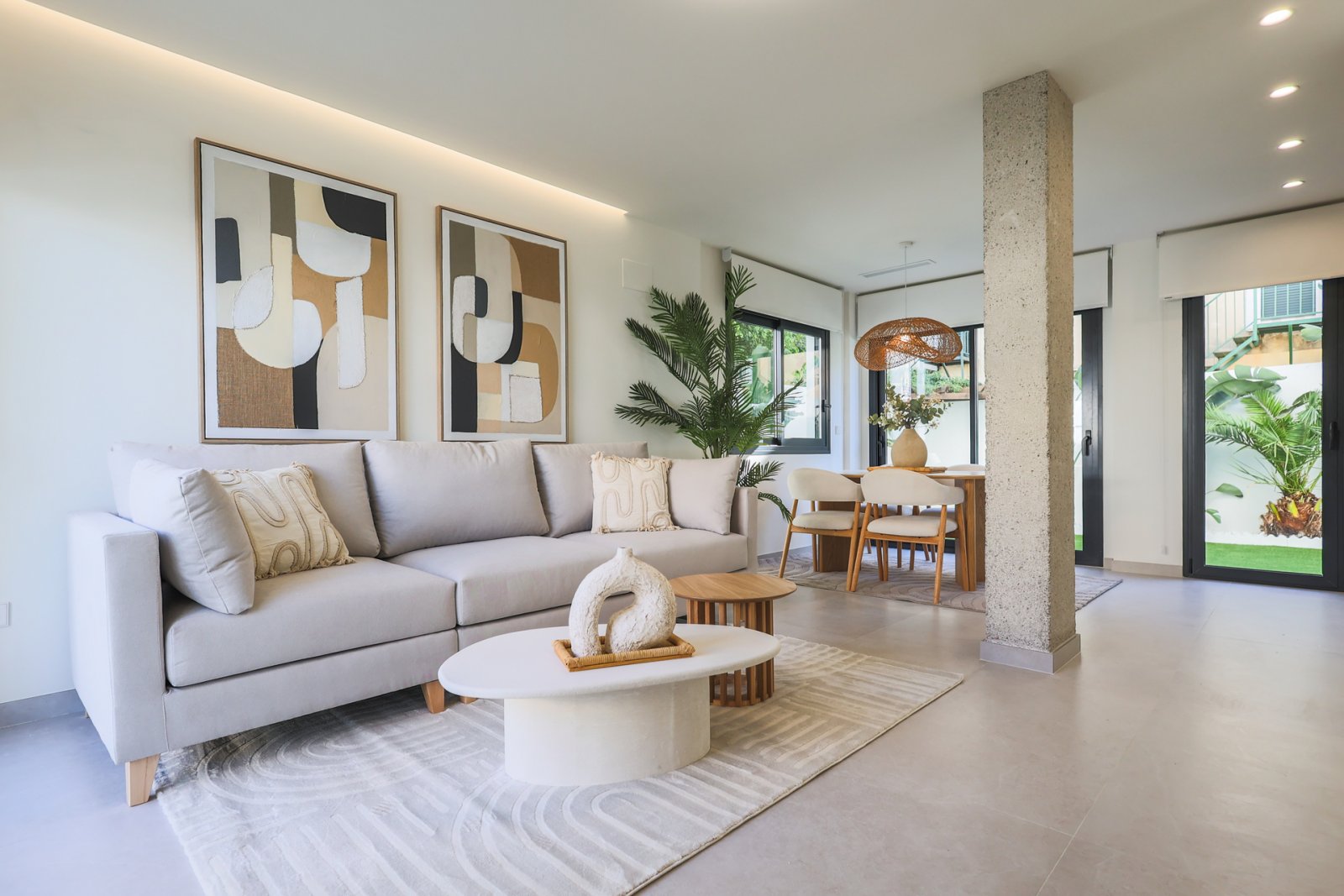  In der wunderschönen Gegend von Orihuela Costa gelegen, bietet diese exklusive Villa eine einzigartige Gelegenheit, eine privilegierte Umgebung zu ge