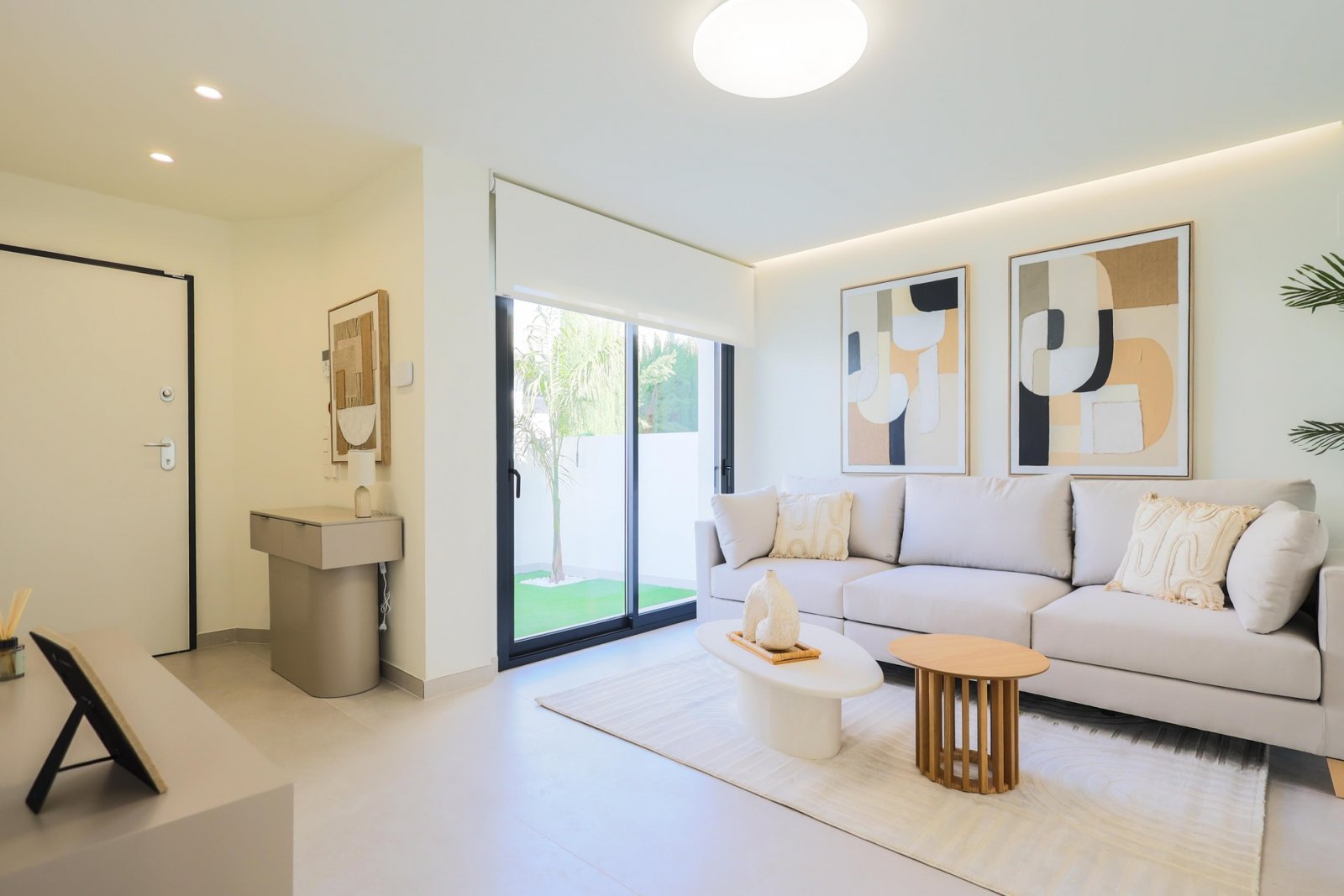 In der wunderschönen Gegend von Orihuela Costa gelegen, bietet diese exklusive Villa eine einzigartige Gelegenheit, eine privilegierte Umgebung zu ge