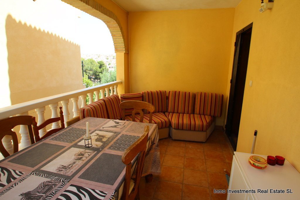  Schöne freistehende Villa in Villamartin, bietet in den Wohnbereich 3 Schlafzimmer, Badezimmer, WC, geräumiges Wohn / Esszimmer, eine voll ausgestatt