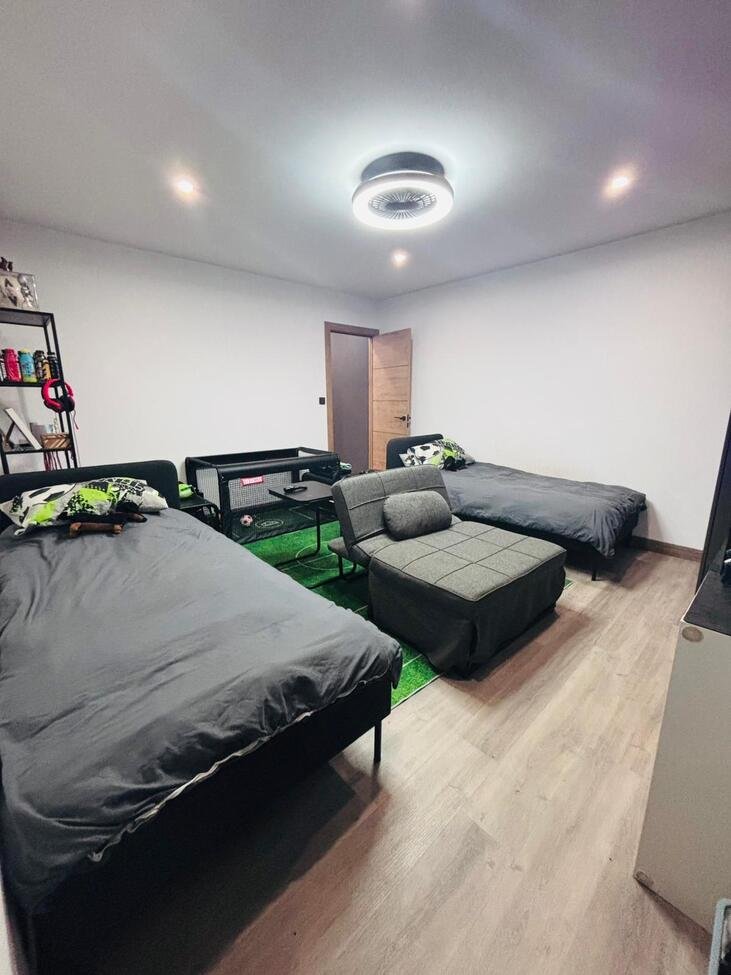 Located in the heart of the vibrant town of San Miguel de Salinas in the beautiful Alicante Province, this fully renovated four-bedroom townhouse of