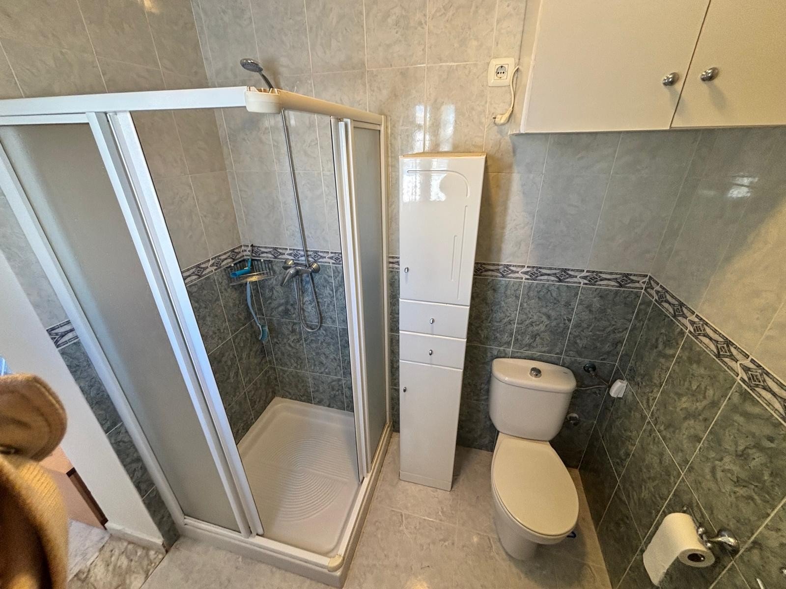 Located in the sought-after area of Ciudad Quesada, this charming detached villa offers the perfect blend of comfort, privacy, and convenience—ideal