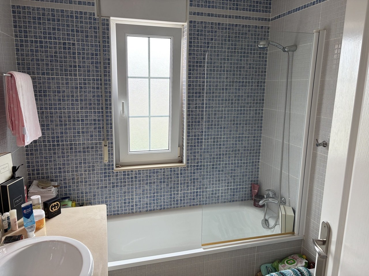   Outstanding 3 Bed, 3 Bath South facing Townhouse with large converted basement offering an additional room with En Suite bathroom. This is a fantast