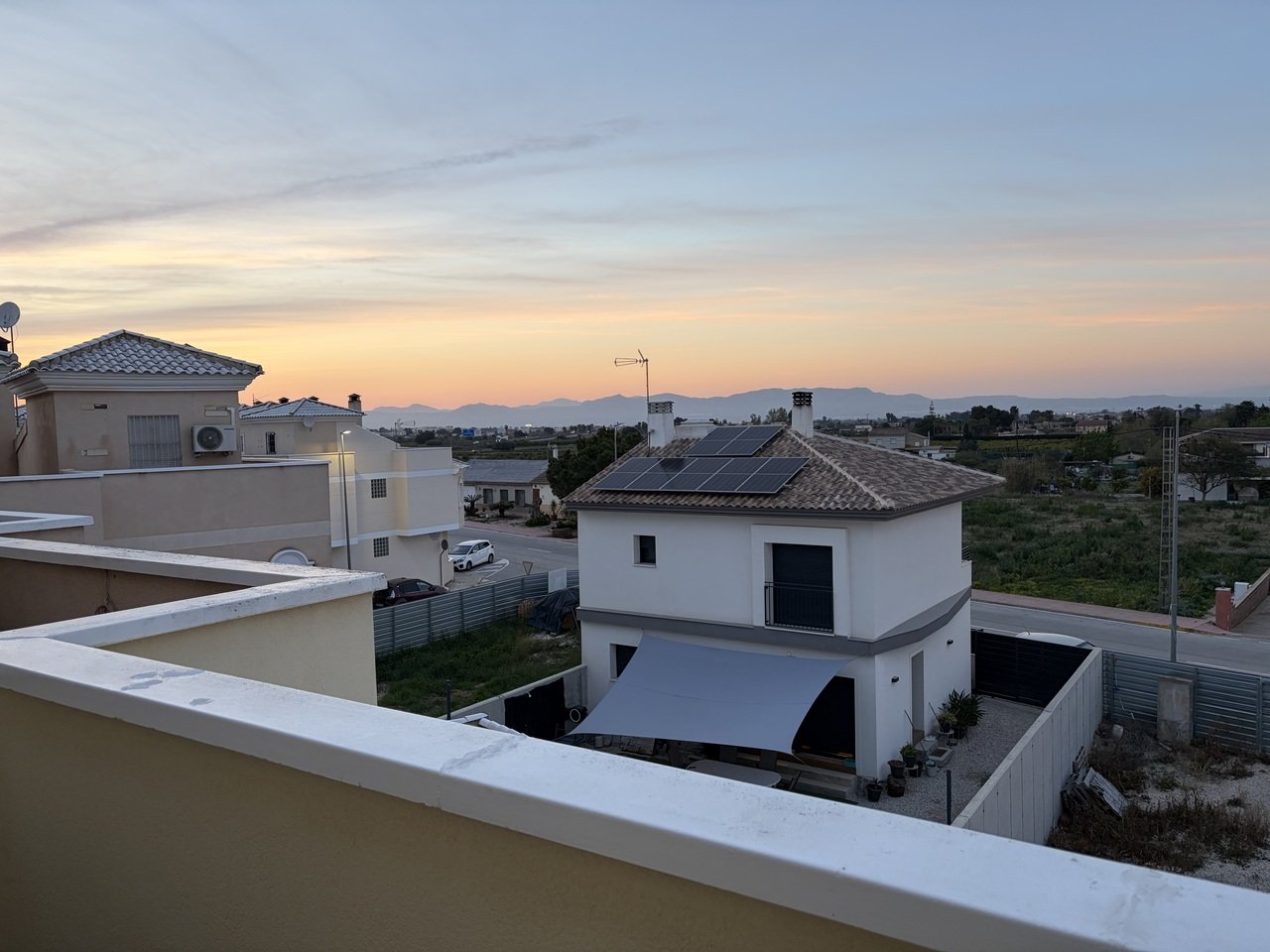   Outstanding 3 Bed, 3 Bath South facing Townhouse with large converted basement offering an additional room with En Suite bathroom. This is a fantast