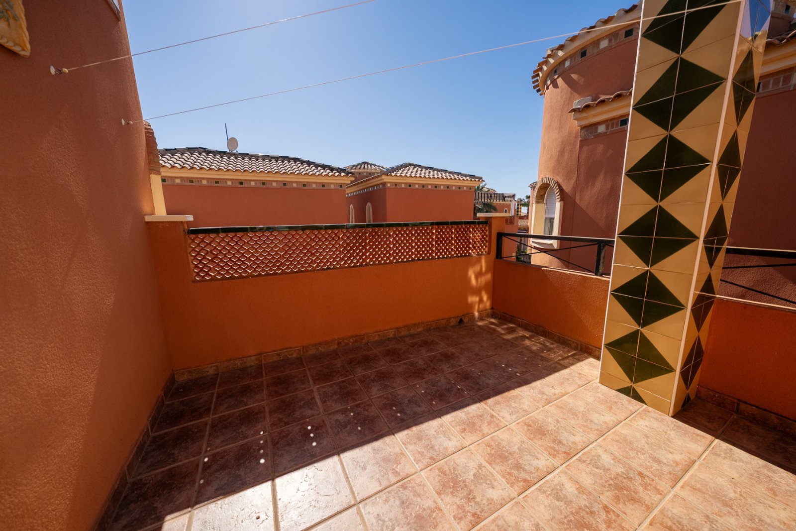  Sehr gepflegte Villa zum Verkauf in Playa Flamenca,&amp;amp;nbsp;gelegen in einer ruhigen Wohnstraße, nur wenige Gehminuten von den örtlichen Annehml