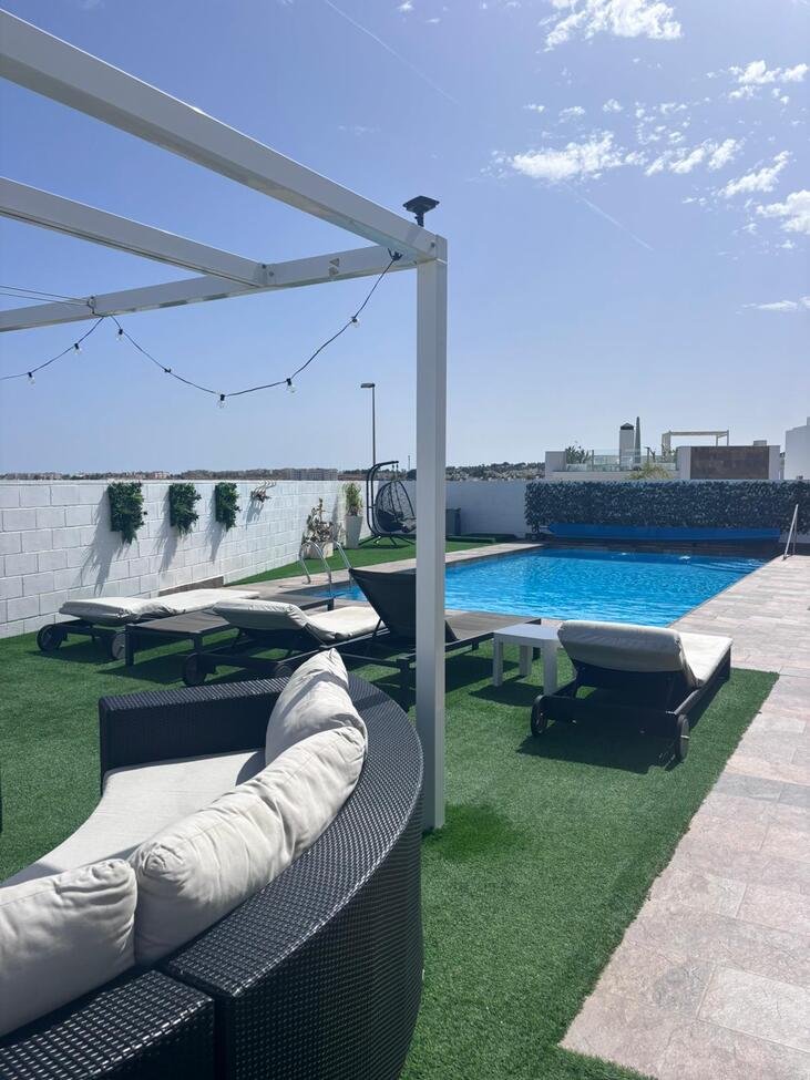 Elegant Mediterranean Living in Pau 8, Villamartín
Set within one of the most desirable residential enclaves on the southern Costa Blanca,