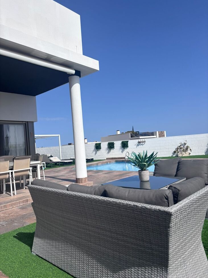 Elegant Mediterranean Living in Pau 8, Villamartín
Set within one of the most desirable residential enclaves on the southern Costa Blanca,