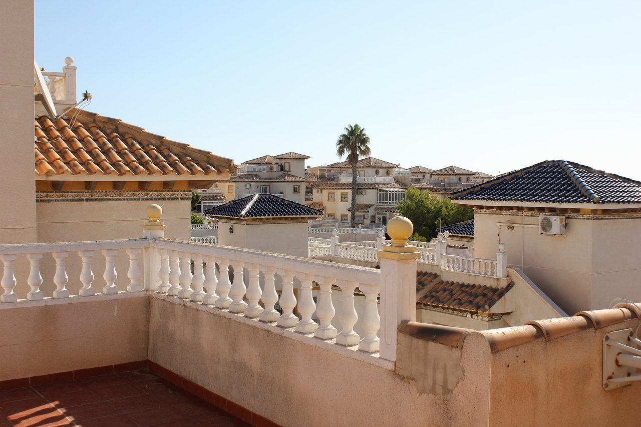   Fabulous renovated 5 bedroom villa with private pool, perfectly situated in the vibrant area of La Zenia. Offering a seamless blend of modern comfor